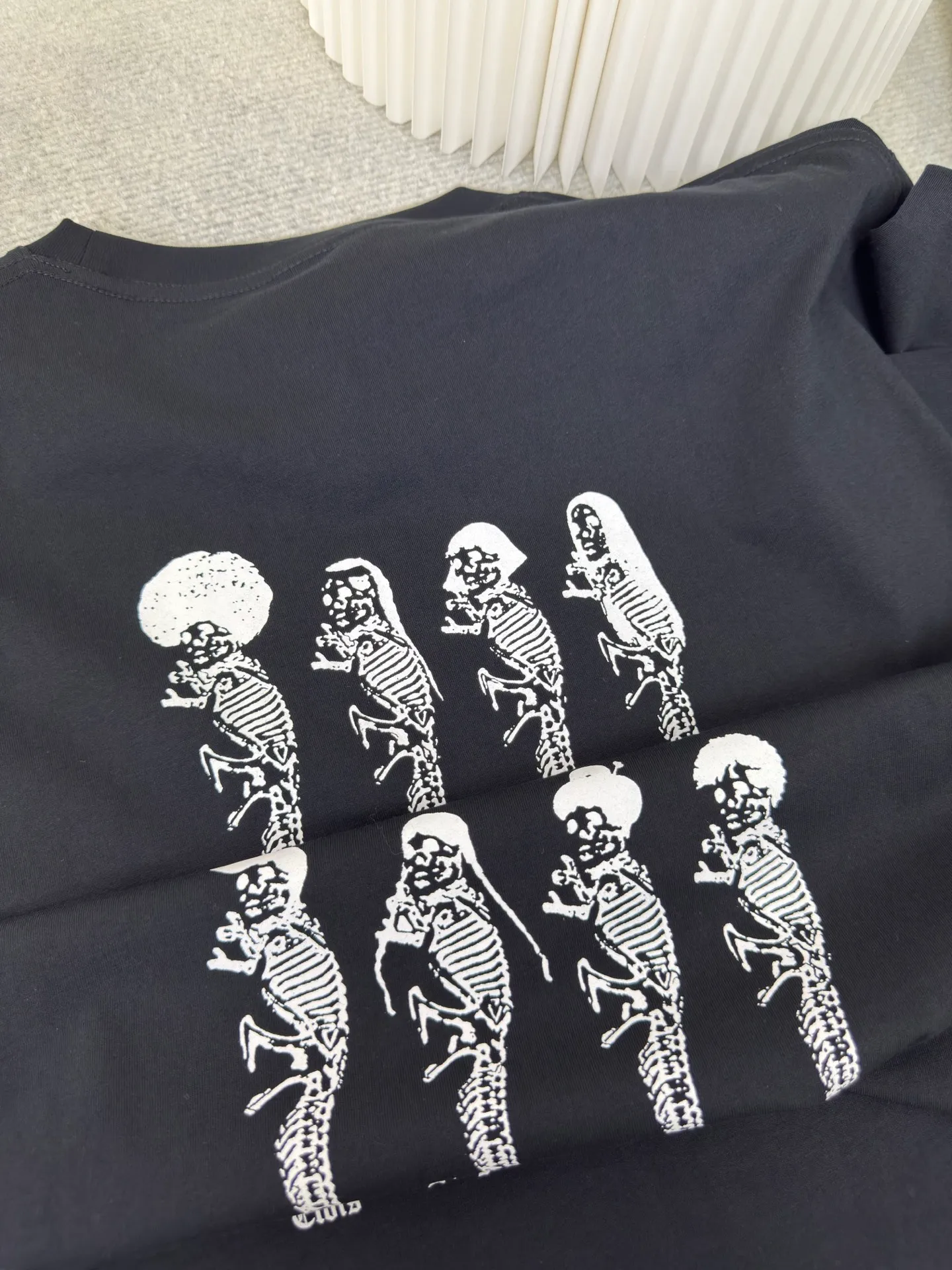 P240 Chrome Hearts/foti Lizard Man Family Portrait Short Sleeves Authentic Open Edition - Physical Counter - Top Luxury Quality 🆚 Instant sale of all editions on the market. The fabric is made of 26 weave 200g cotton. The printing is made of hand glue printing. Customized accessories. Size S M L